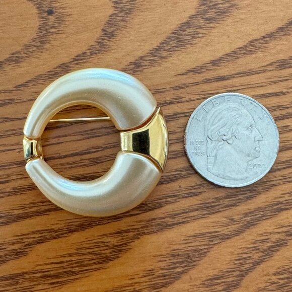 Napier Signed Gold Tone Faux Pearl Round Brooch Pin Vintage - Picture 5 of 5